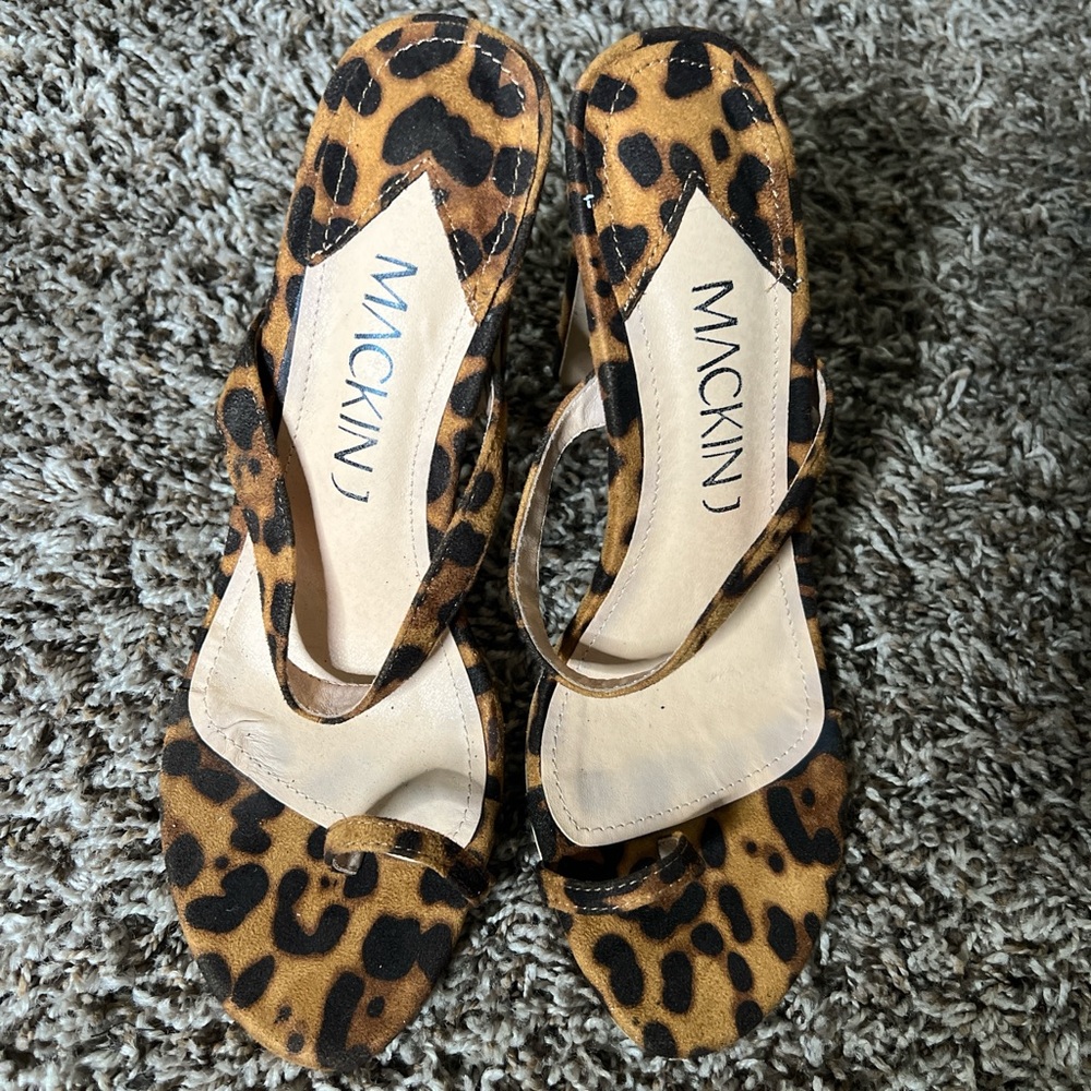 🆕 Leopard Print Women's Shoes - RUNS SMALL